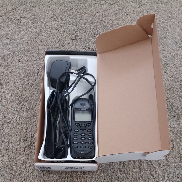 Nokia 6120 analog cell phone. Vintage collection. Used in box. - Picture 2 of 4